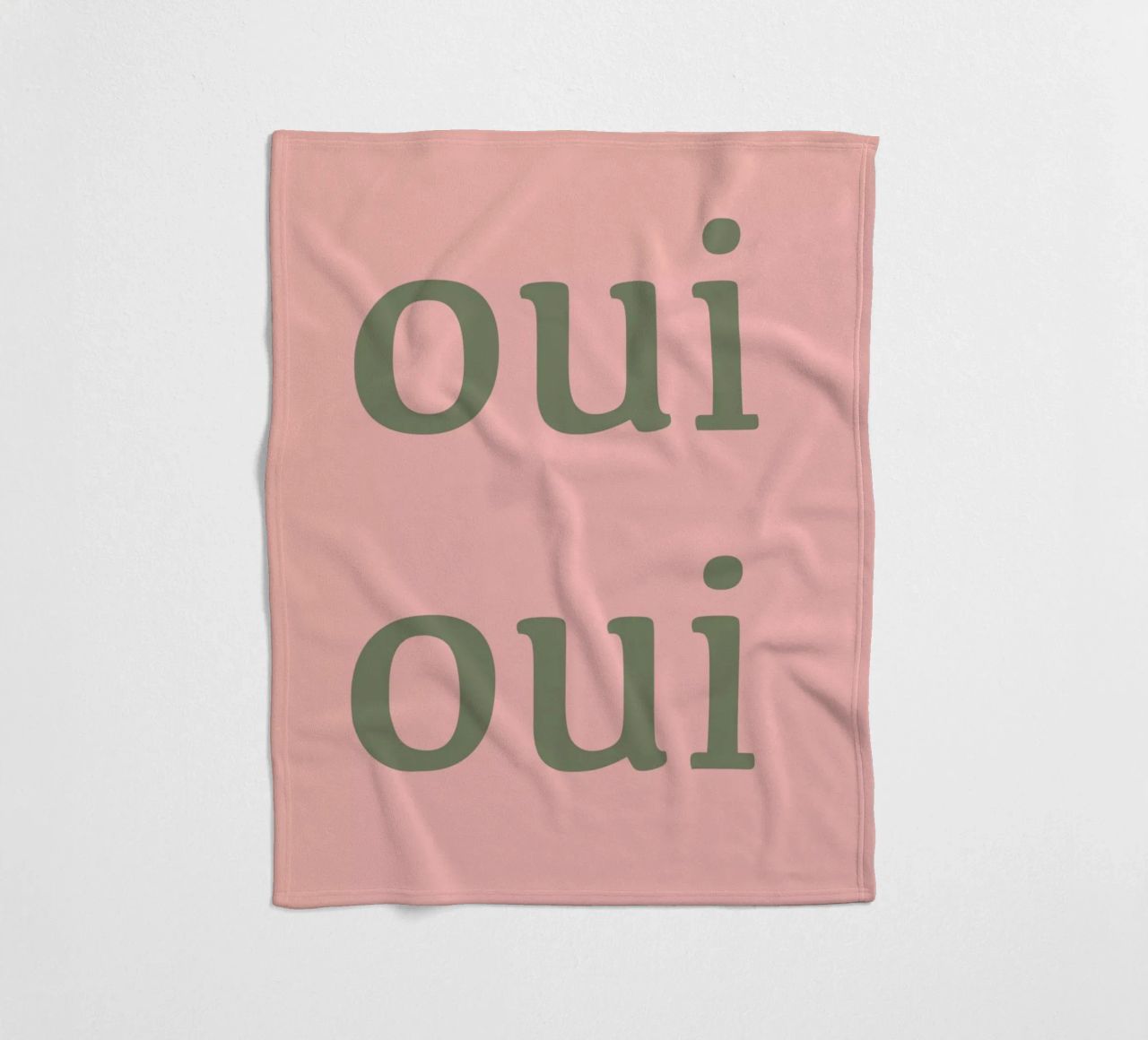 Oui Oui design tipografico francese coperta in pile da Proper job studio