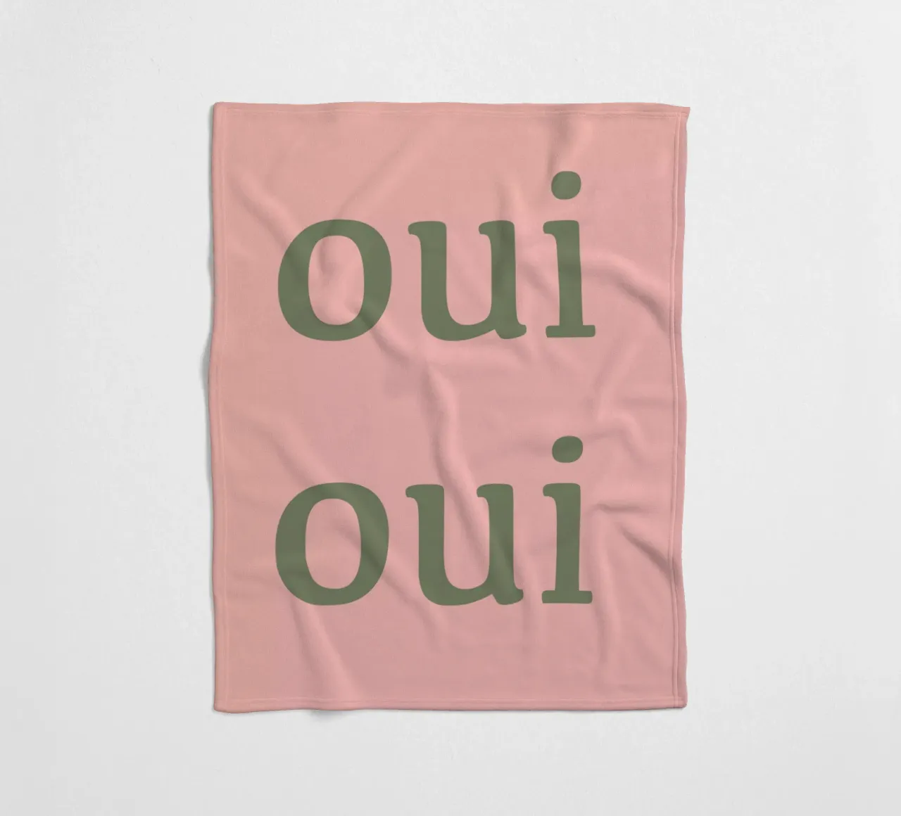 Oui Oui design tipografico francese coperta in pile da Proper job studio