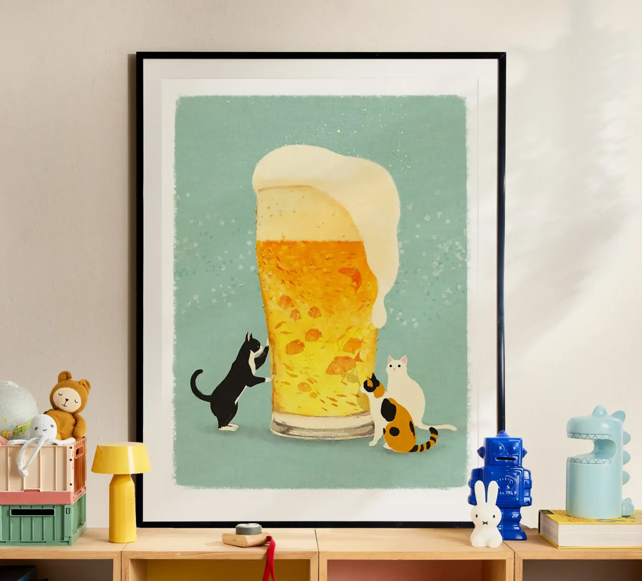 cat with beer poster con telaio in plastica da sunity