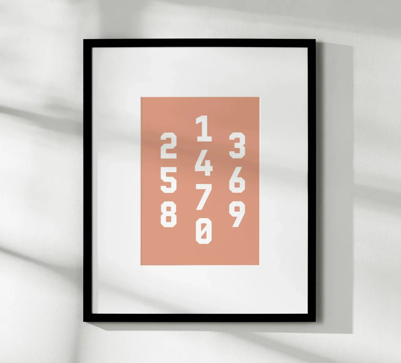 Typography Numbers #6 poster con telaio in legno da kathrinmay