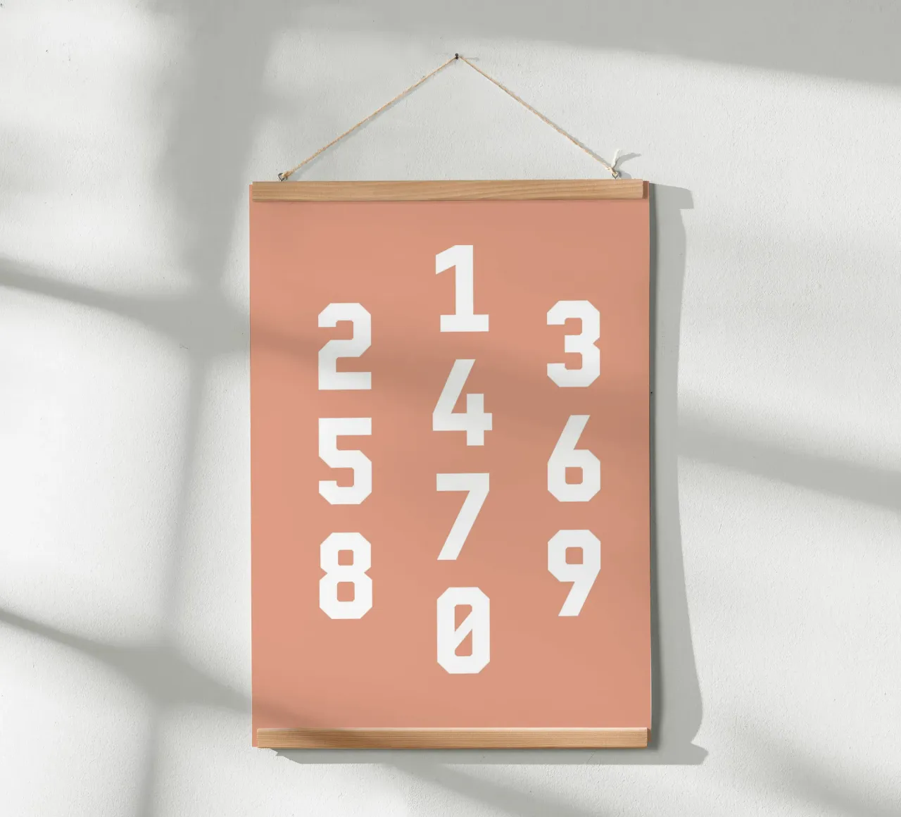 Typography Numbers #6 poster con telaio in legno da kathrinmay