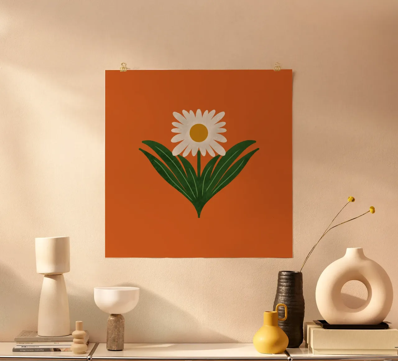 Margherita floreale retrò anni '70 su arancione - Mod Flower poster con telaio in alluminio da susanacosta
