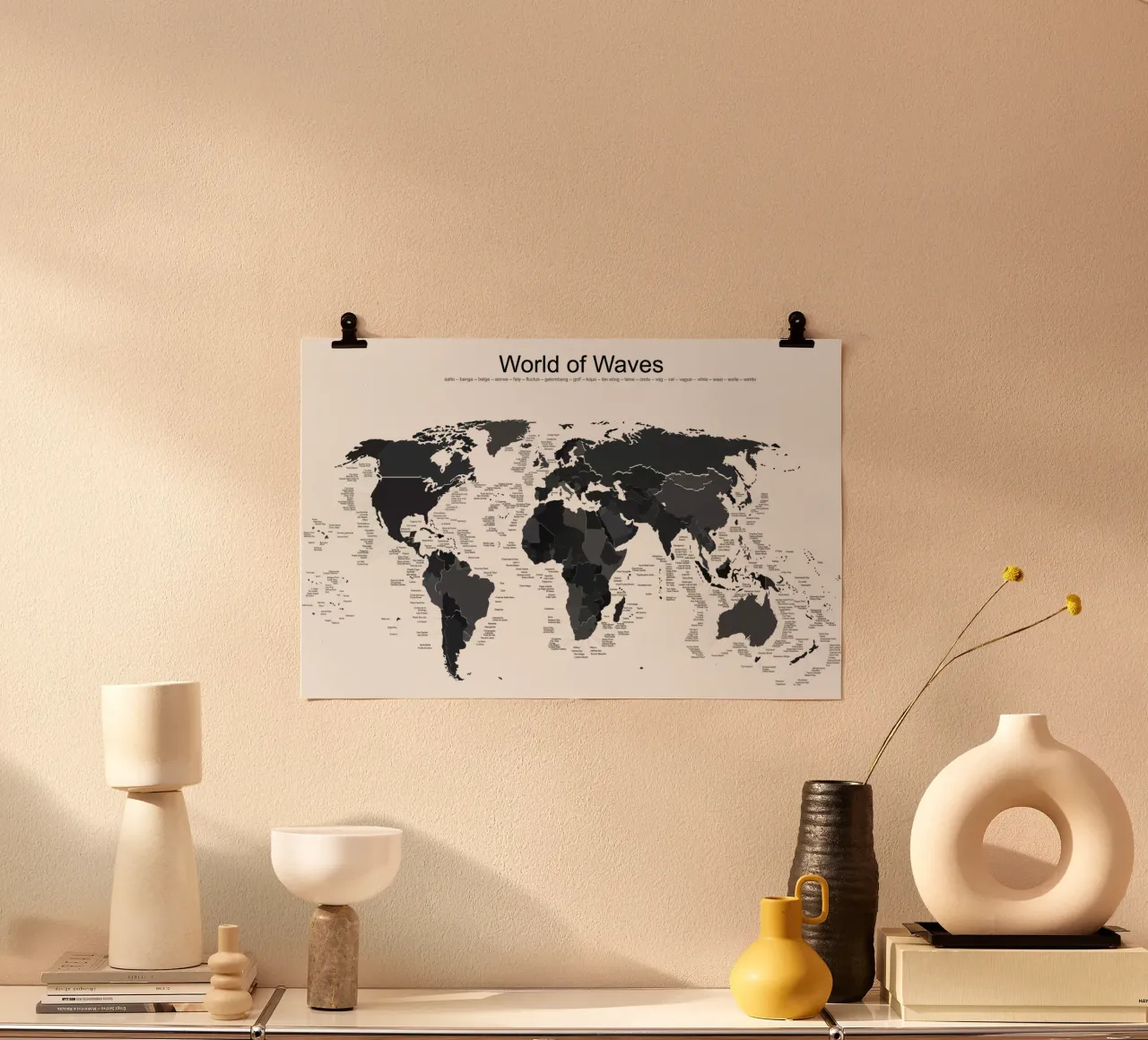 World of Waves - Minimal Surfmap - Black Edition poster avec cadre en aluminium de cat.chinq