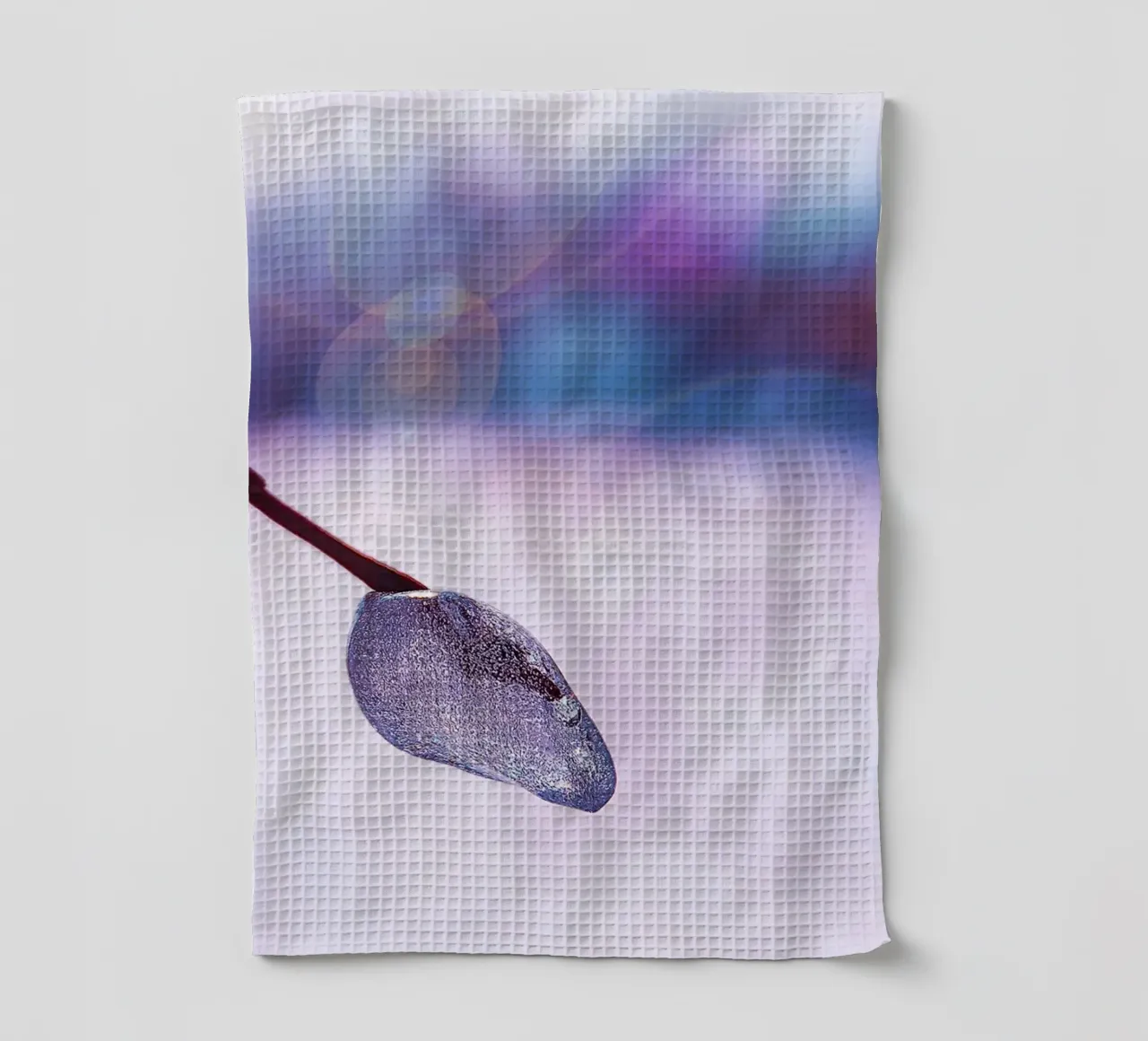 Gefrorener Zweig mit Seifenblasenglühen - Fine Art Photography P Geschirrtuch von jay