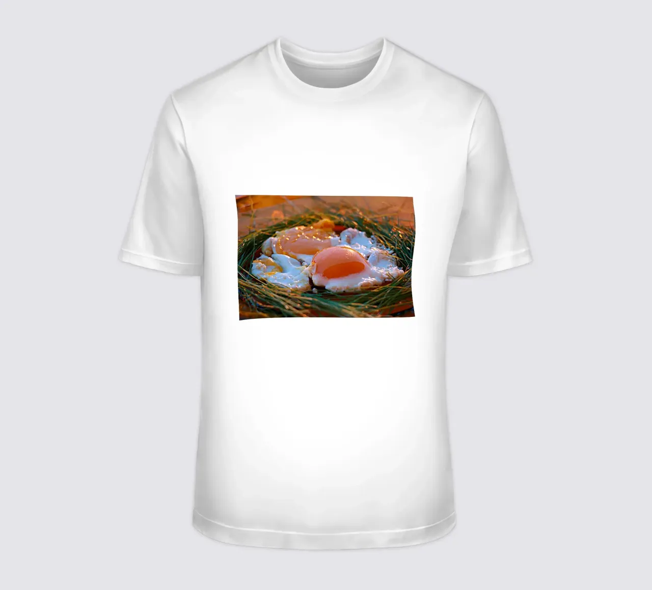 Sunny Side Up Eggs in a Nest - Kunstdruck Stillleben T-Shirt von jay