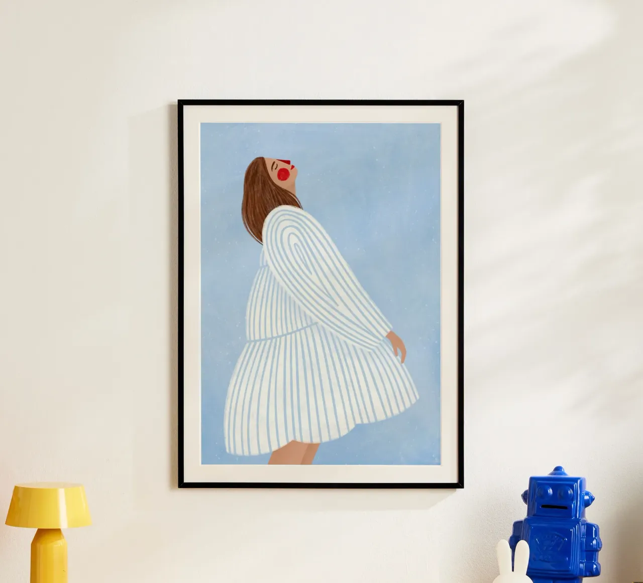 The Woman with the Blue Stripe poster con telaio in alluminio da Bea Mueller