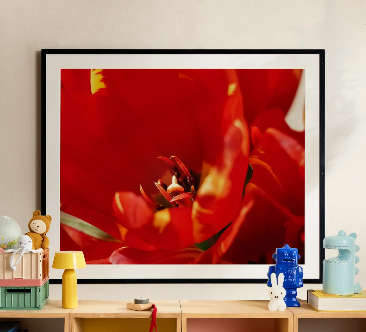 Tulipano rosso in primo piano - Stampa floreale fine art poster con telaio in plastica da jay