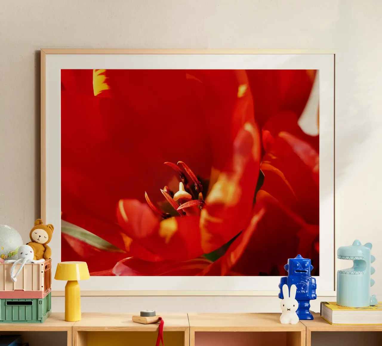 Tulipano rosso in primo piano - Stampa floreale fine art poster con telaio in plastica da jay