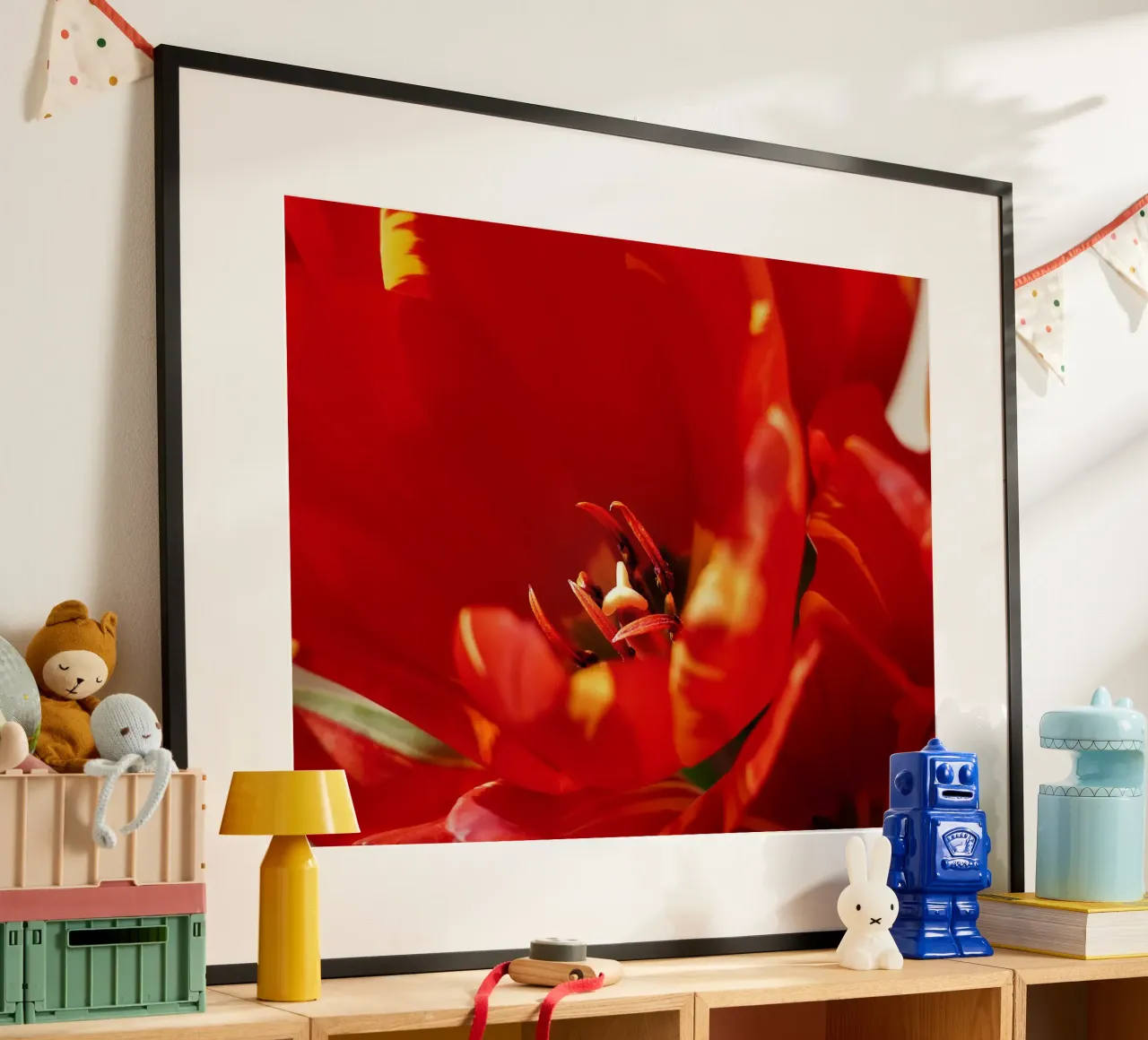 Tulipano rosso in primo piano - Stampa floreale fine art poster con telaio in plastica da jay