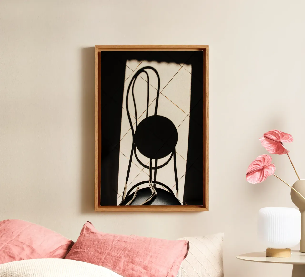 Schaduwen van gebogen stoelen - Minimalistische fine art fotografie print canvas met Baklijst van jay