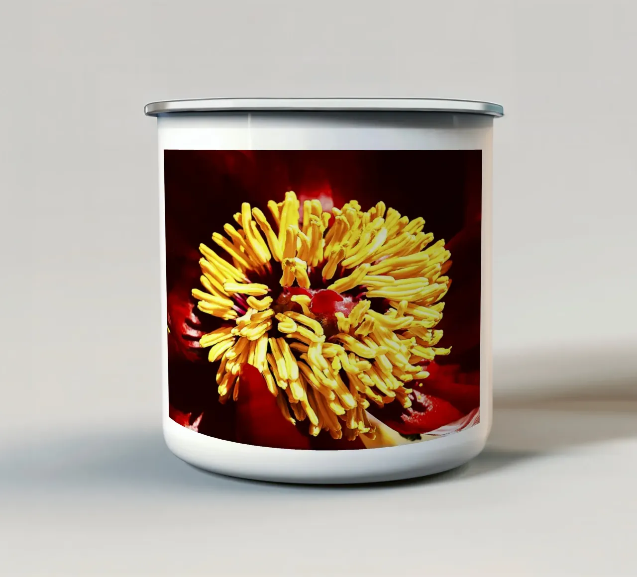 Peonia rossa in primo piano - Stampa d'arte floreale simile a un grembo materno tazza in smalto da jay