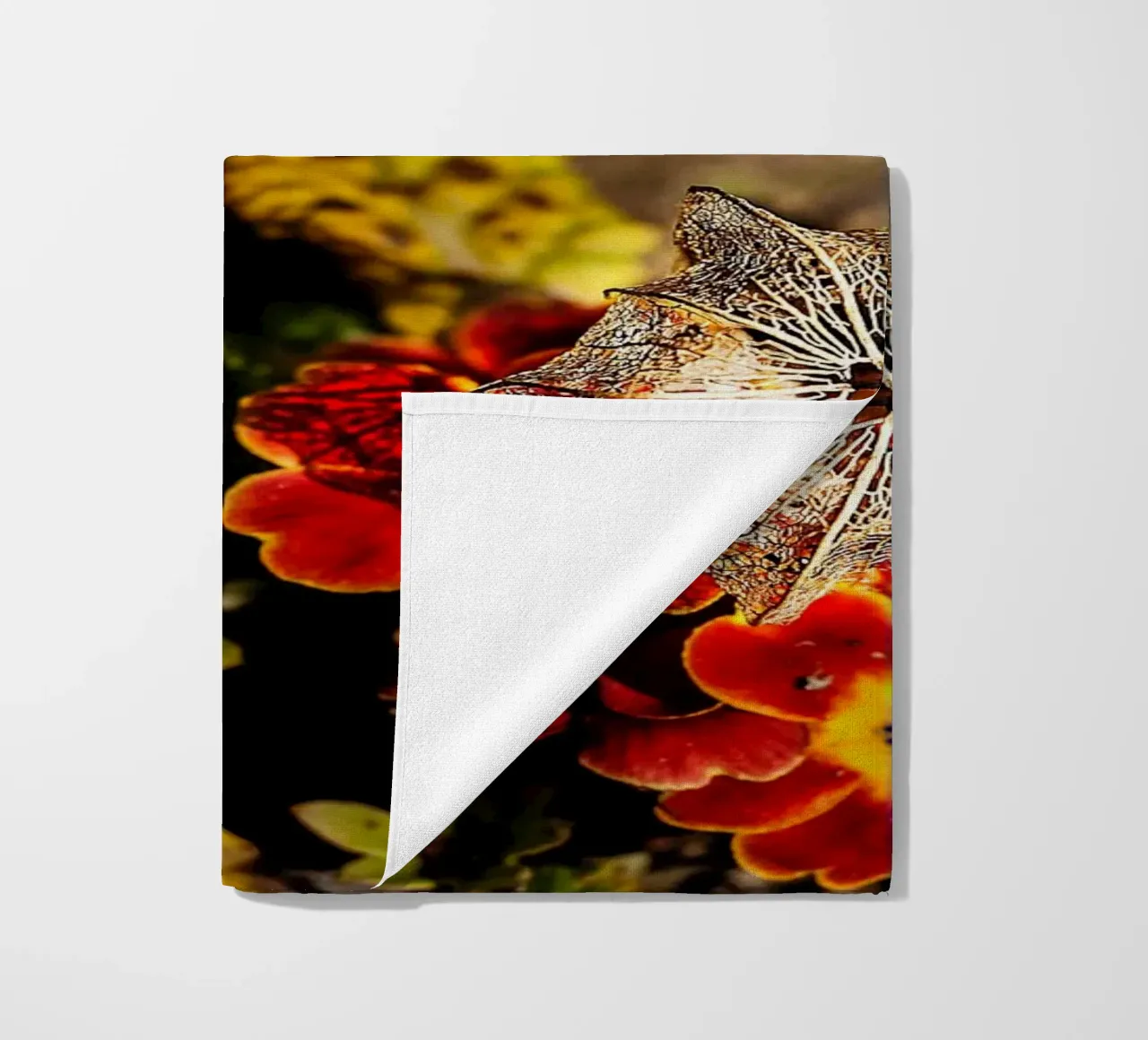 Mesmerized by your alien look – Mirroring Fine Art Print beach towel by jay