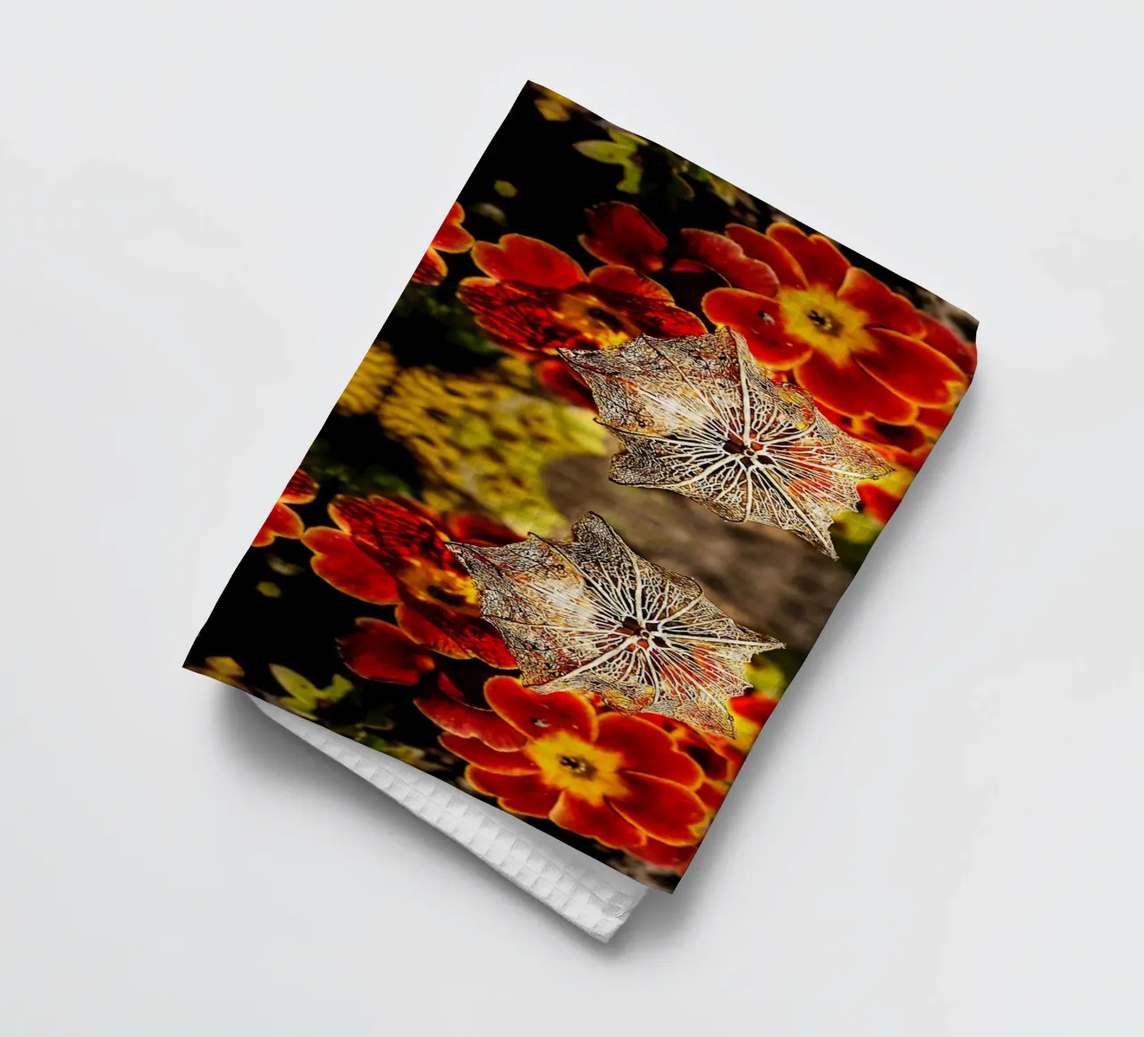 Mesmerized by your alien look – Mirroring Fine Art Print tea towel by jay