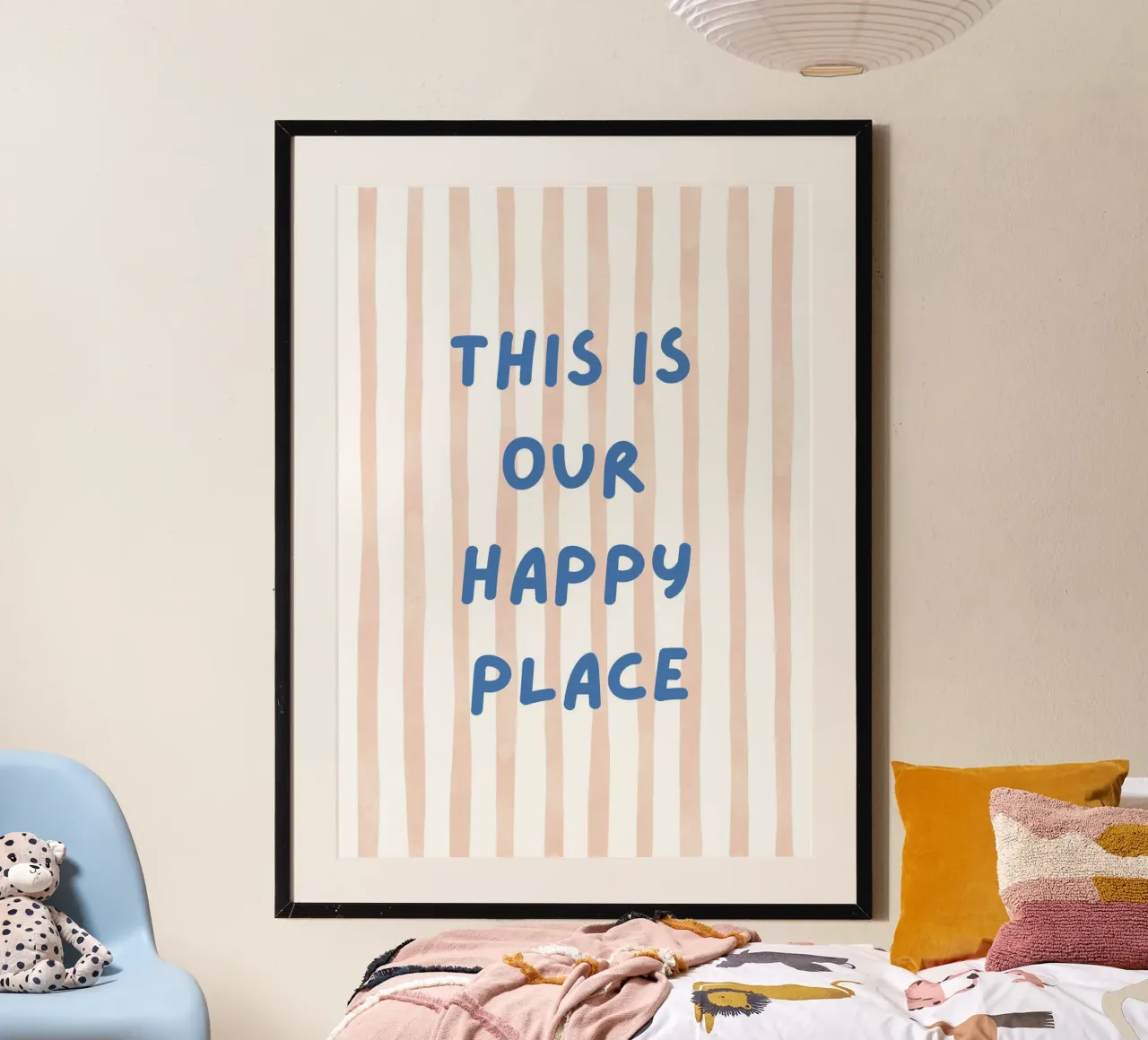 "Arte da parete minimalista "Questo è il nostro posto felice poster con telaio in legno da vintagepod