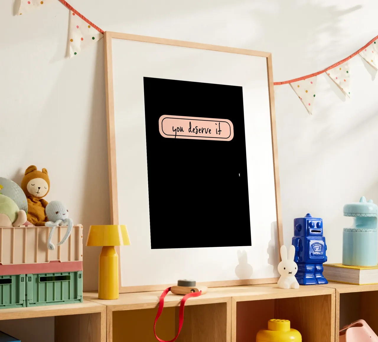 you deserve it. poster con telaio in legno da FRICKE DESIGN