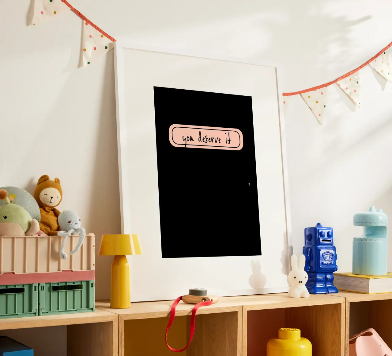 you deserve it. poster con telaio in legno da FRICKE DESIGN