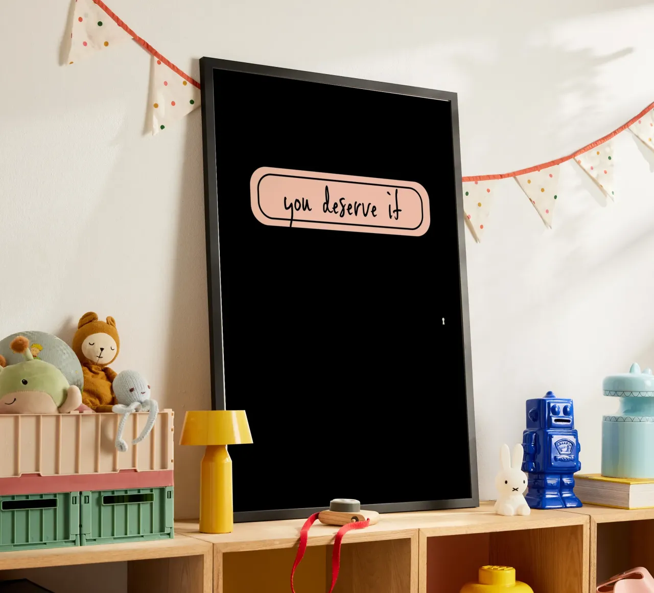 you deserve it. poster con telaio in legno da FRICKE DESIGN