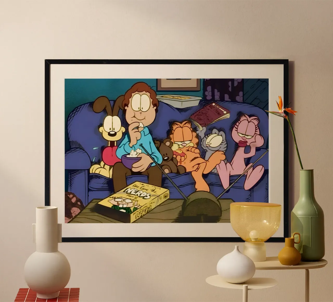 watching TV with Garfield poster con telaio in plastica da Low poly art