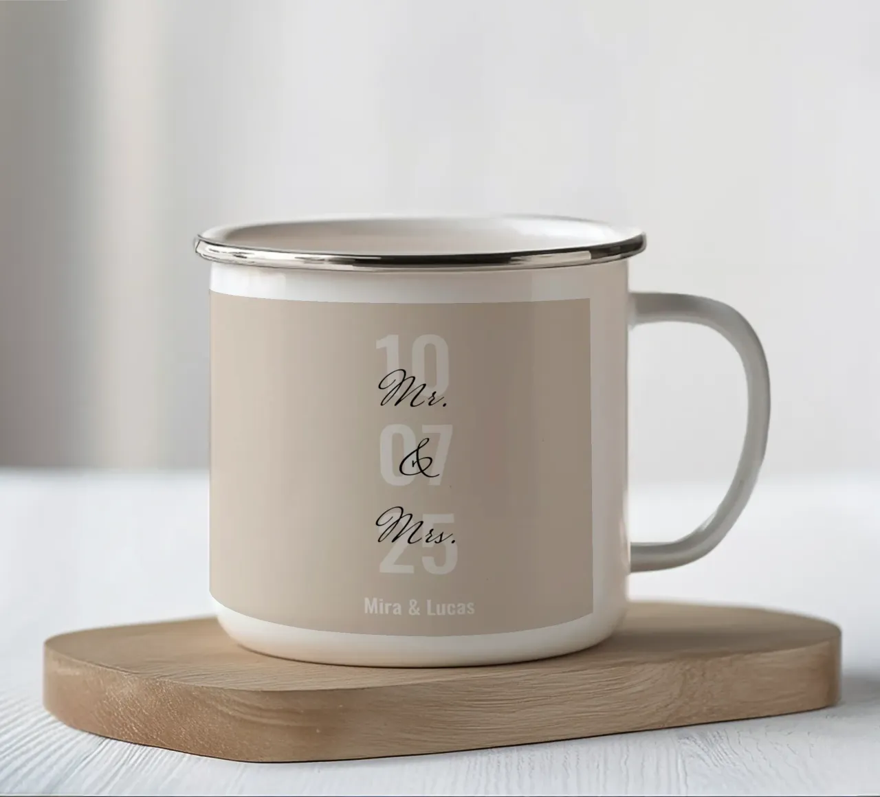 Immagine di matrimonio "Mr&Mrs" personalizzata con nome e data tazza in smalto da Liebesbeweise