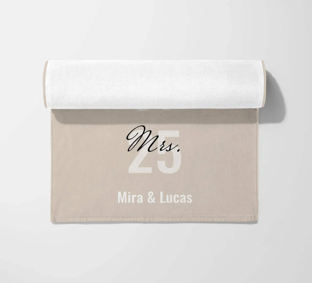 Immagine di matrimonio "Mr&Mrs" personalizzata con nome e data telo mare da Liebesbeweise