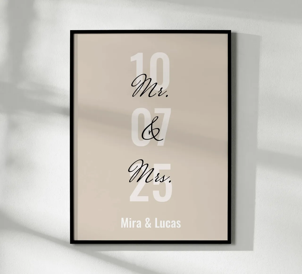 Cuadro de boda "Mr&Mrs" personalizado con nombre y fecha poster con marco de aluminio de Liebesbeweise