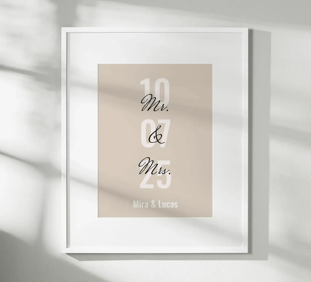 Cuadro de boda "Mr&Mrs" personalizado con nombre y fecha poster con marco de aluminio de Liebesbeweise