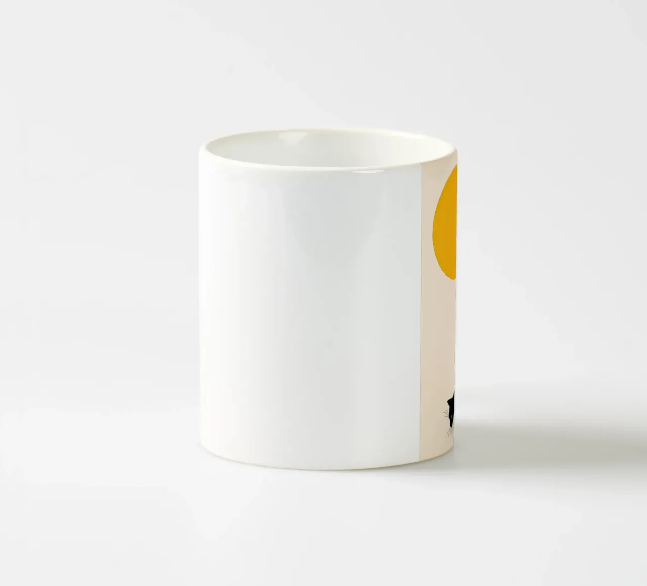 Gatto nero su un albero tazza in ceramica da Hannah Meyer