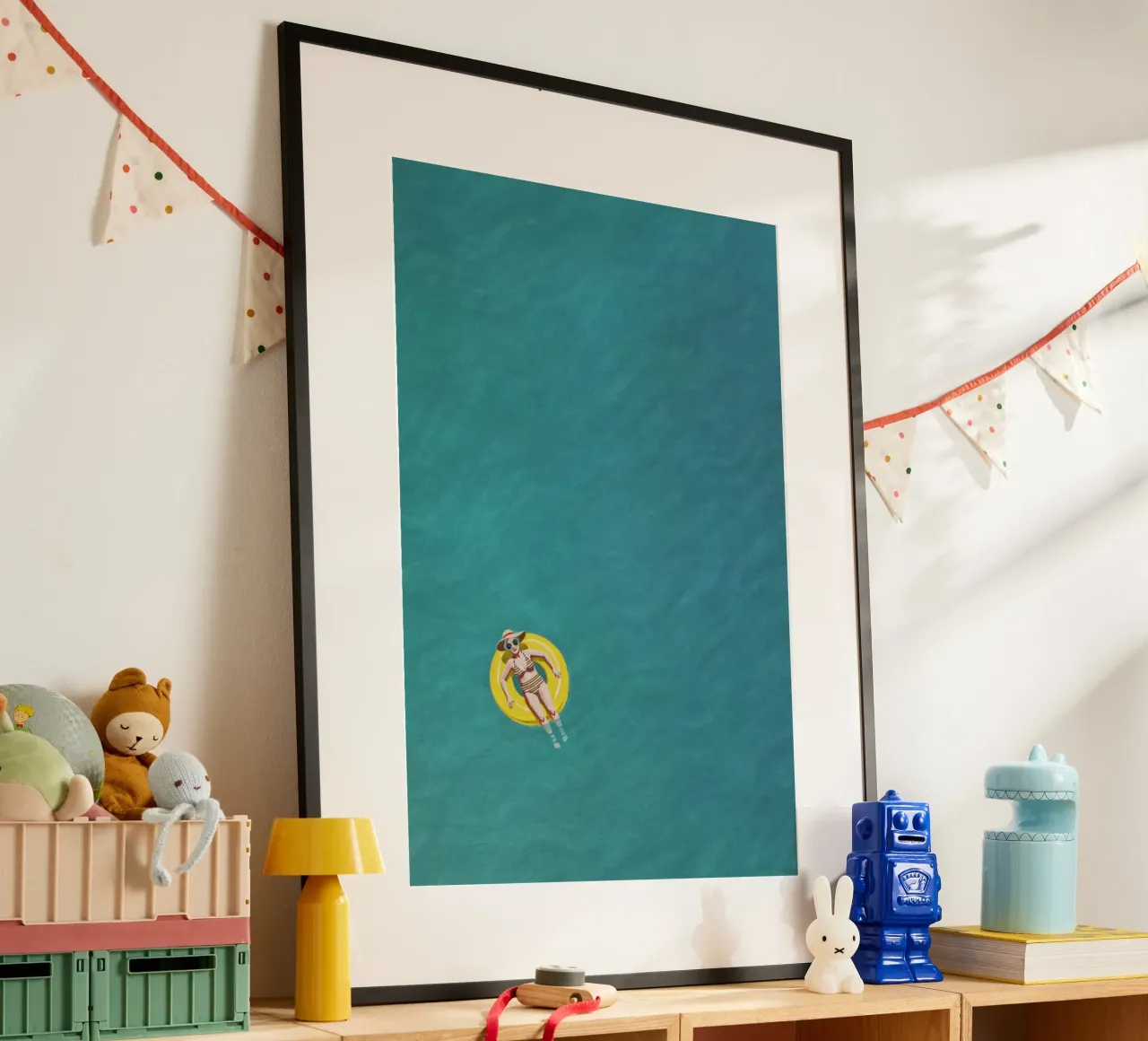 Nageur dérivant sur un beignet jaune, vue aérienne hahnemühle de Hecate Pim Designs