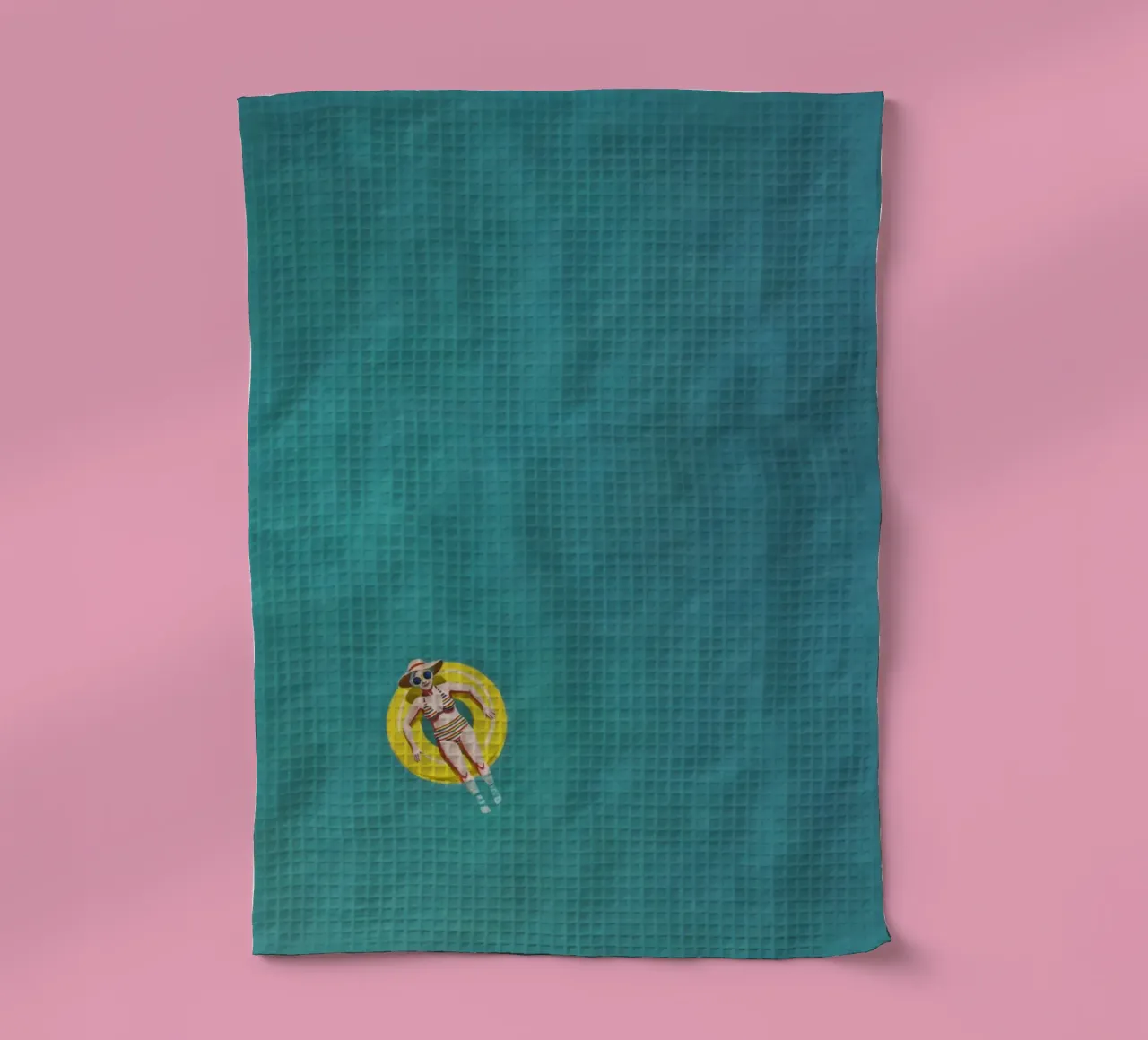 Nageur dérivant sur un beignet jaune, vue aérienne torchon de Hecate Pim Designs