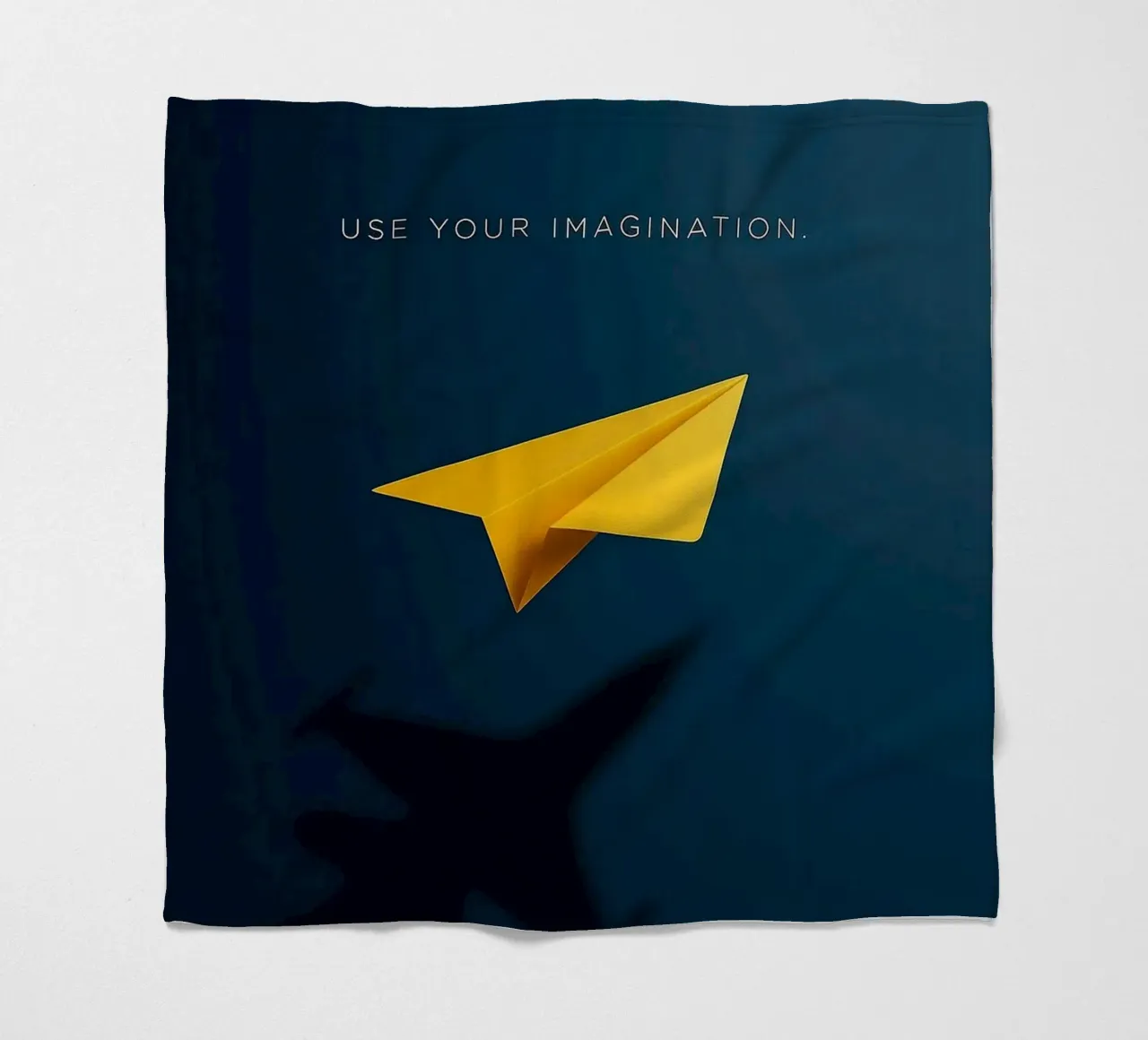 paper plane shape coperta in pile da comura