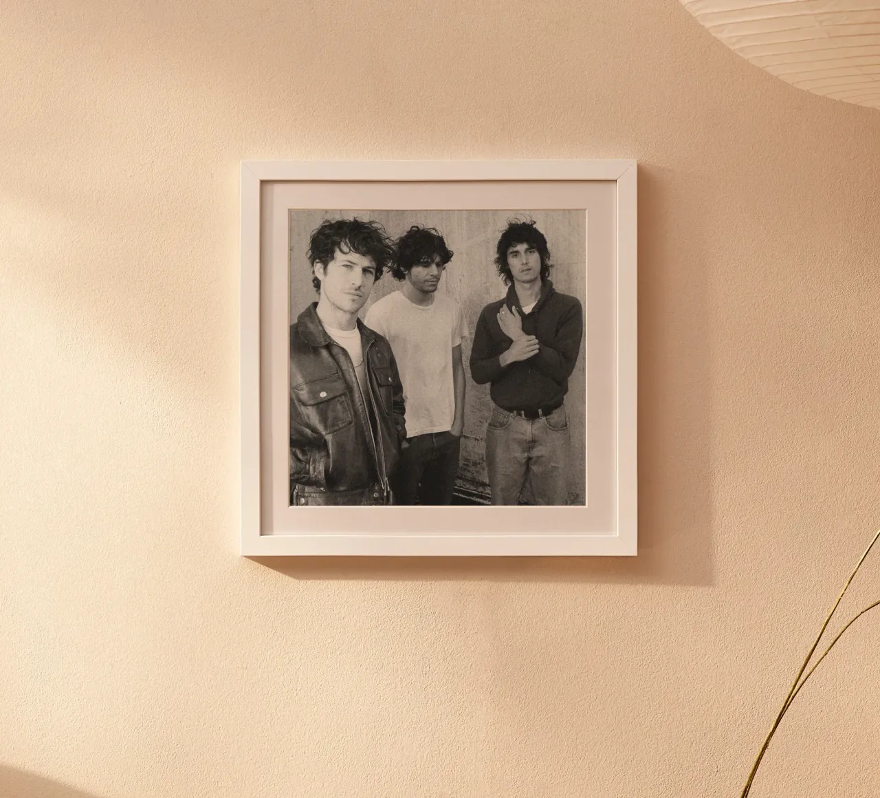 Bagliore nelle ombre poster con telaio in legno da ktlocb