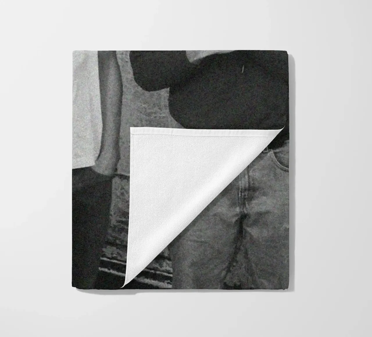 Gloed in schaduwen strandhanddoek van ktlocb