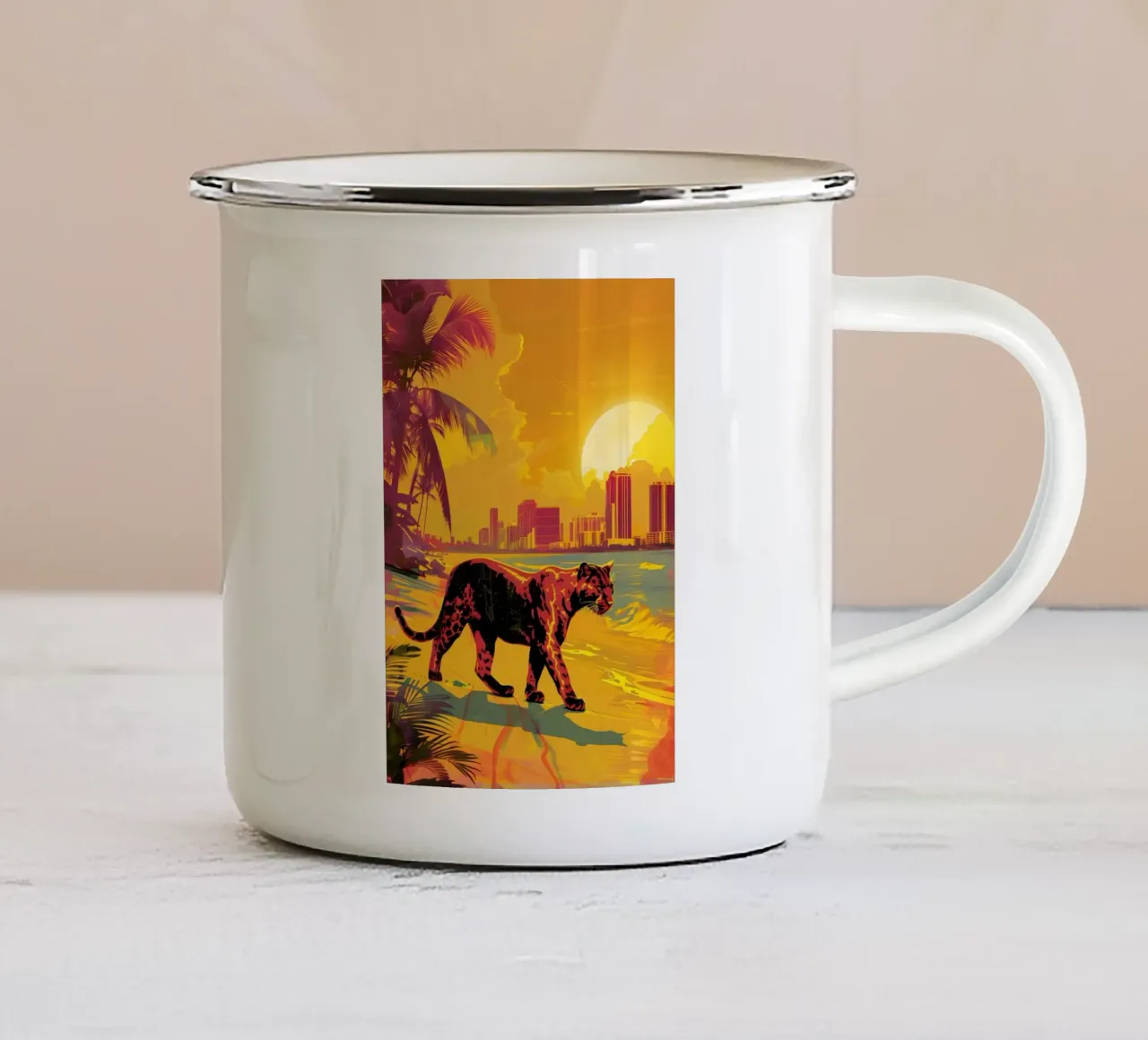 Puma sulla spiaggia di Miami tazza in smalto da WILD ART