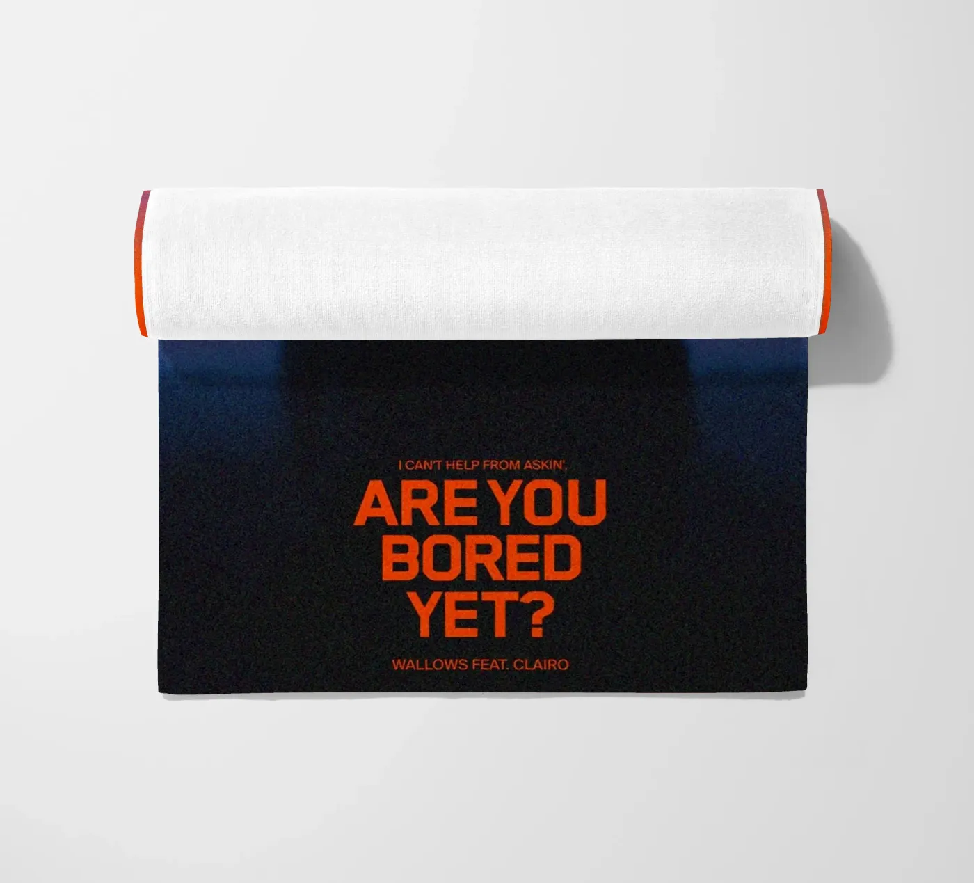 Glühen der fernen Erinnerung Strandtuch von ktlocb