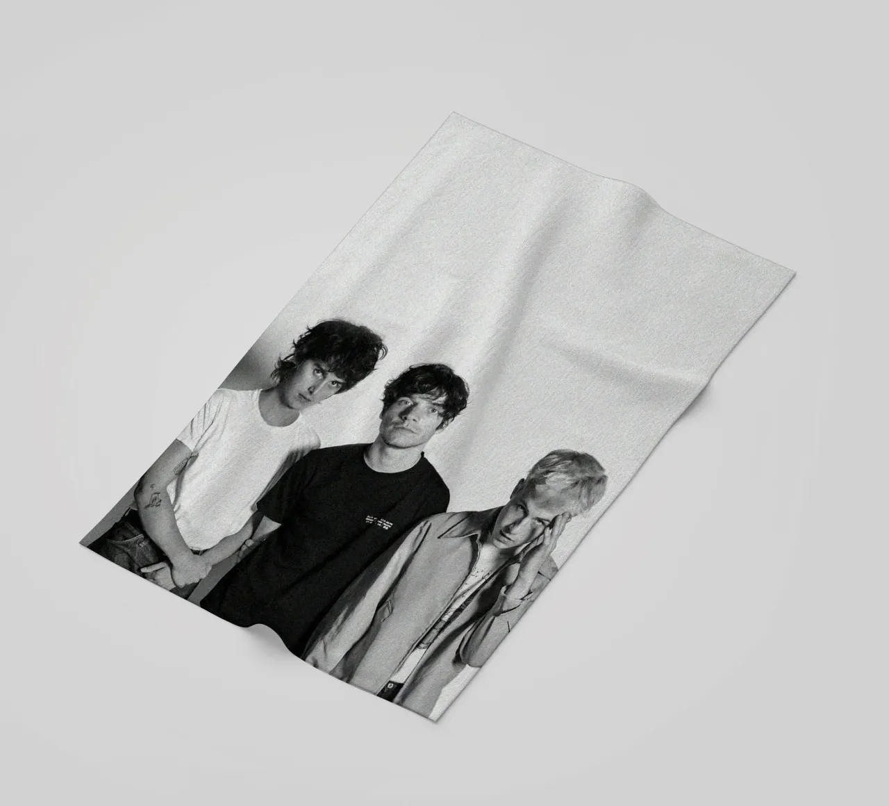 Melodieën in schaduwen strandhanddoek van ktlocb