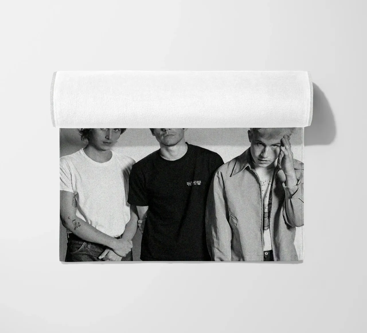 Melodieën in schaduwen strandhanddoek van ktlocb