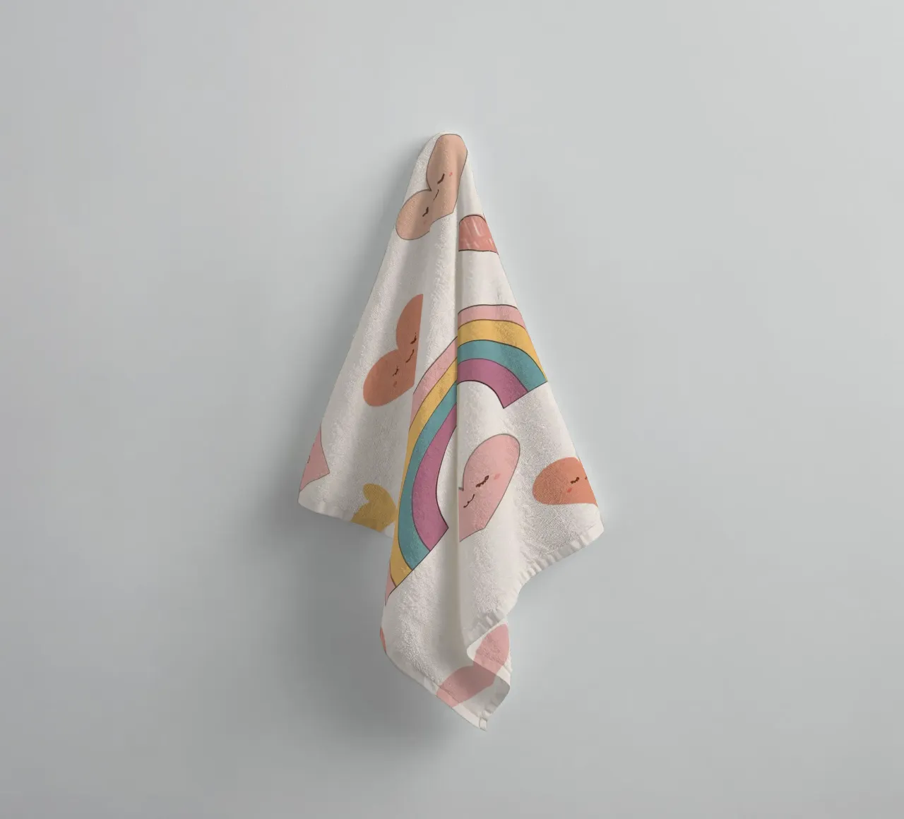 Cute Happy Hearts und Regenbogen auf Beige Hintergrund Handtuch von DesignDoodle