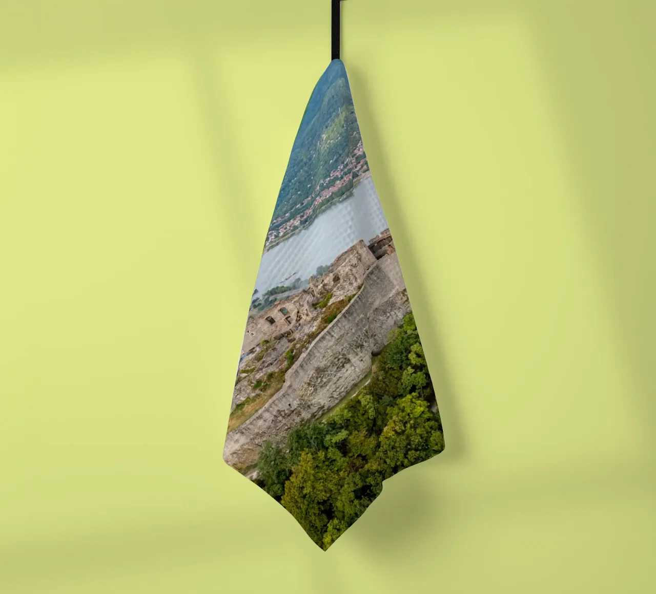 Vue aérienne de Visegrad torchon de anderm