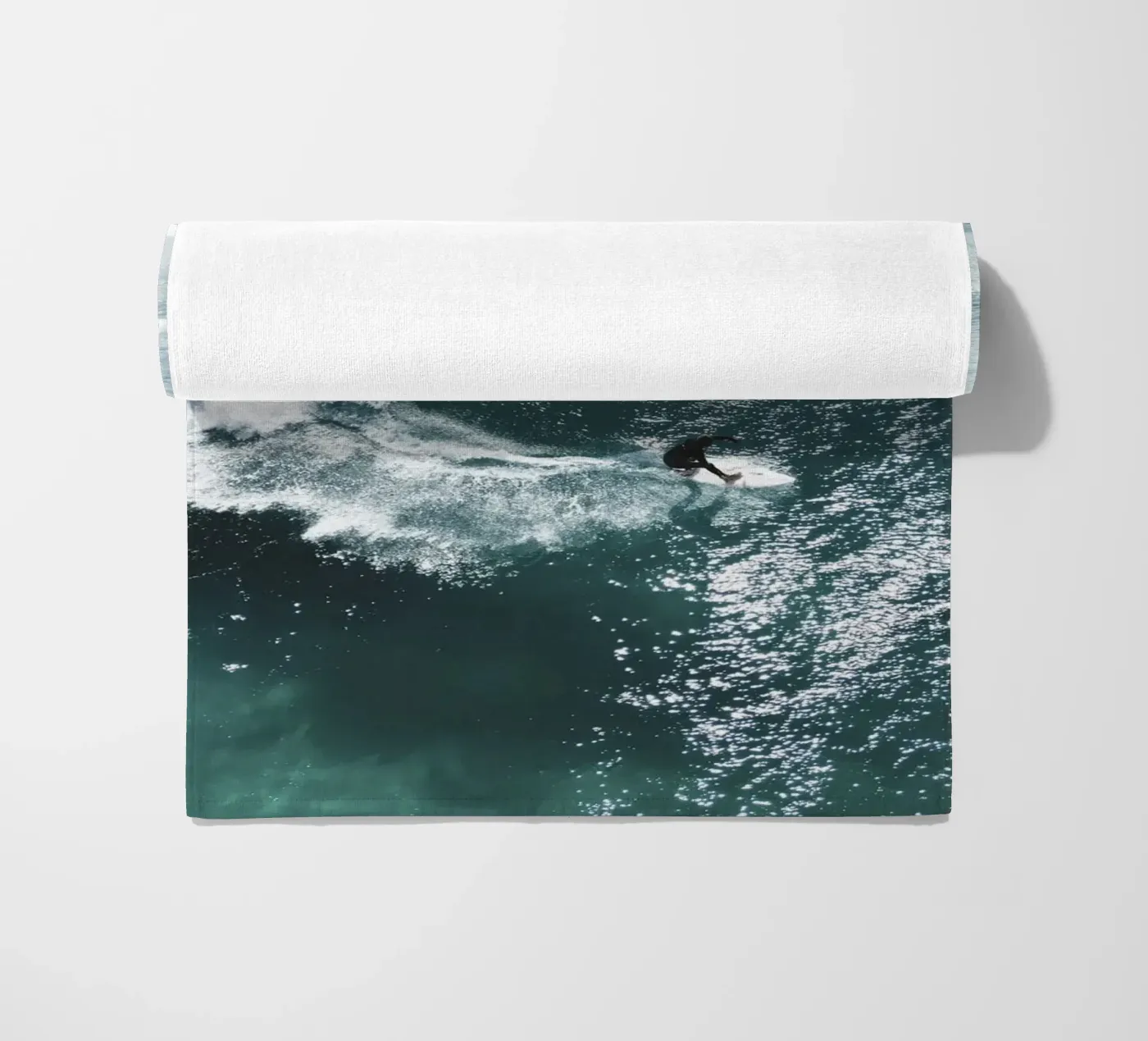 Surfer Strandtuch von Earthly Visions