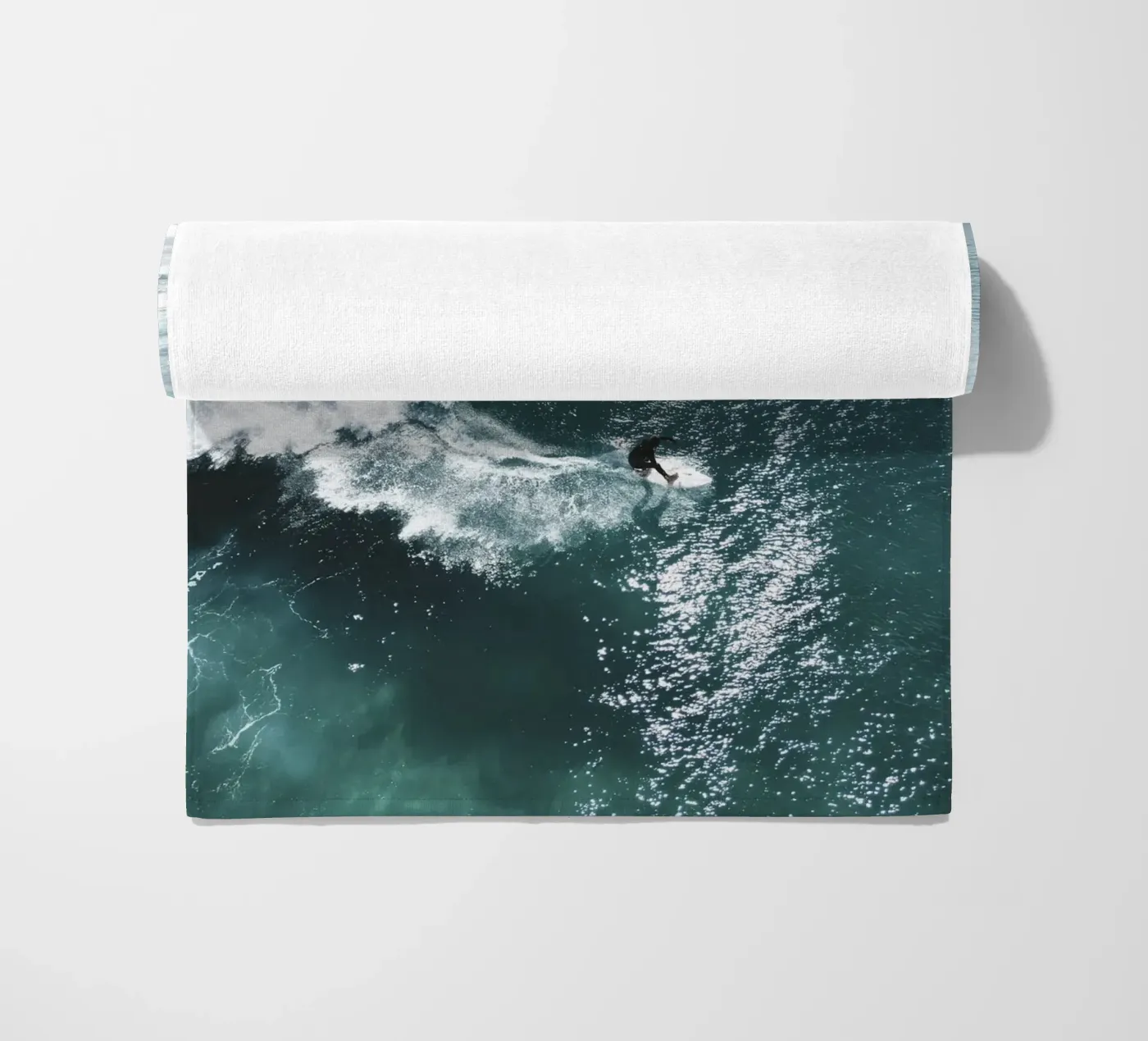 Surfer Strandtuch von Earthly Visions