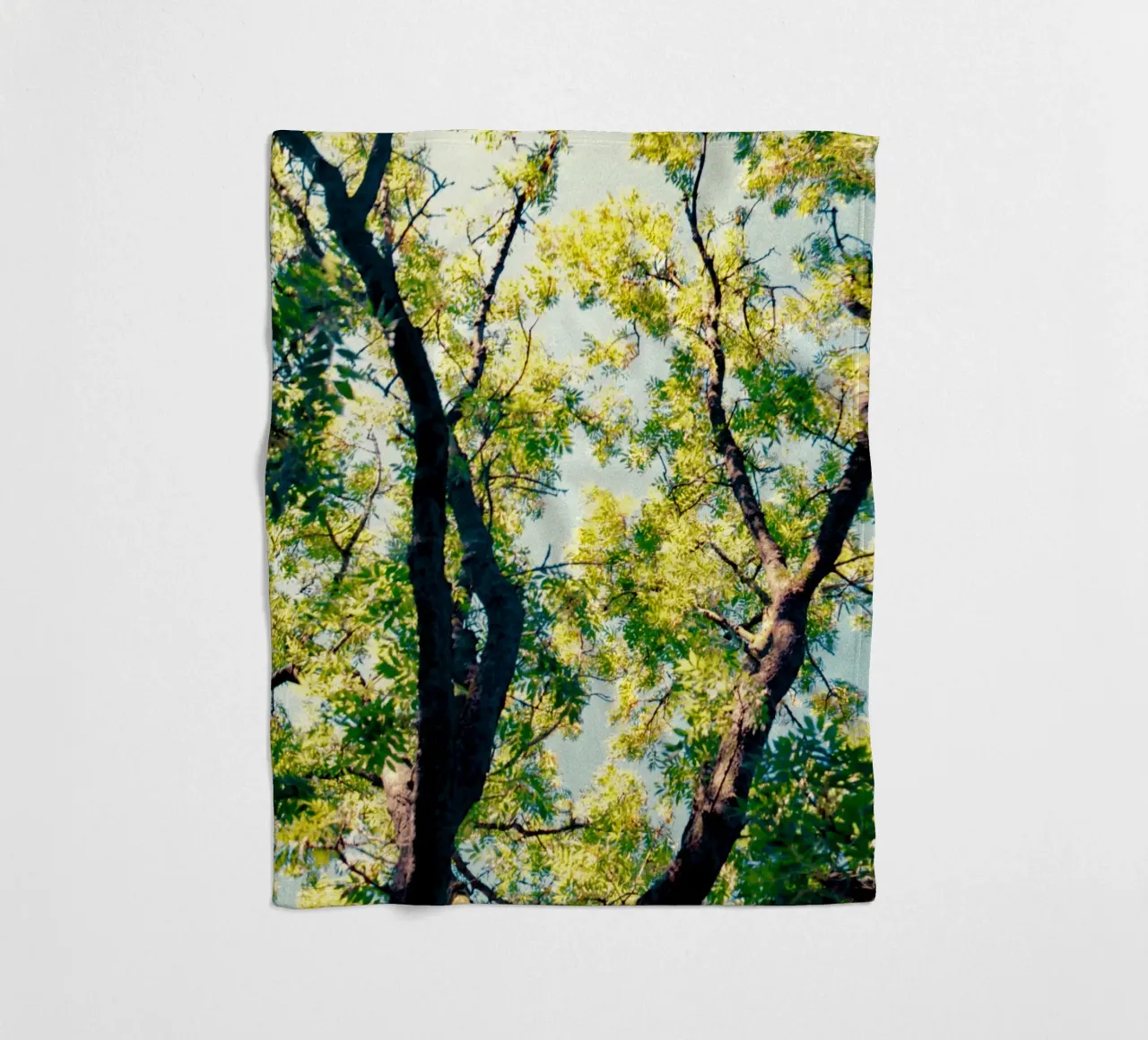 hoge boom met gele bladeren fleecedeken van Earthly Visions