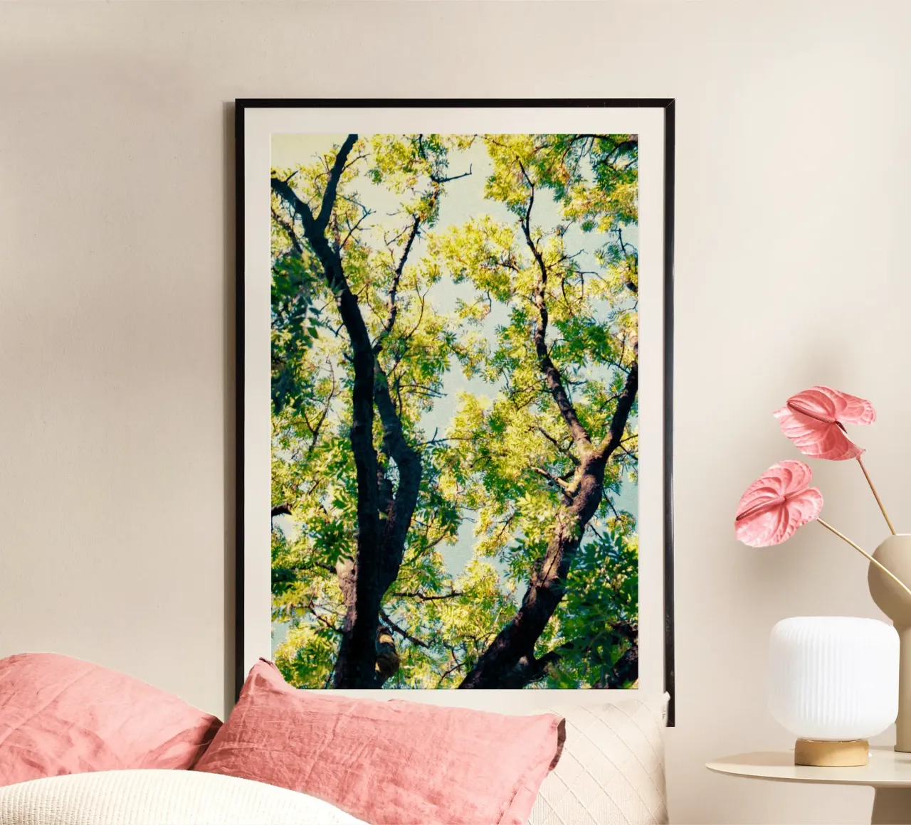 albero alto con foglie gialle poster con telaio in alluminio da Earthly Visions