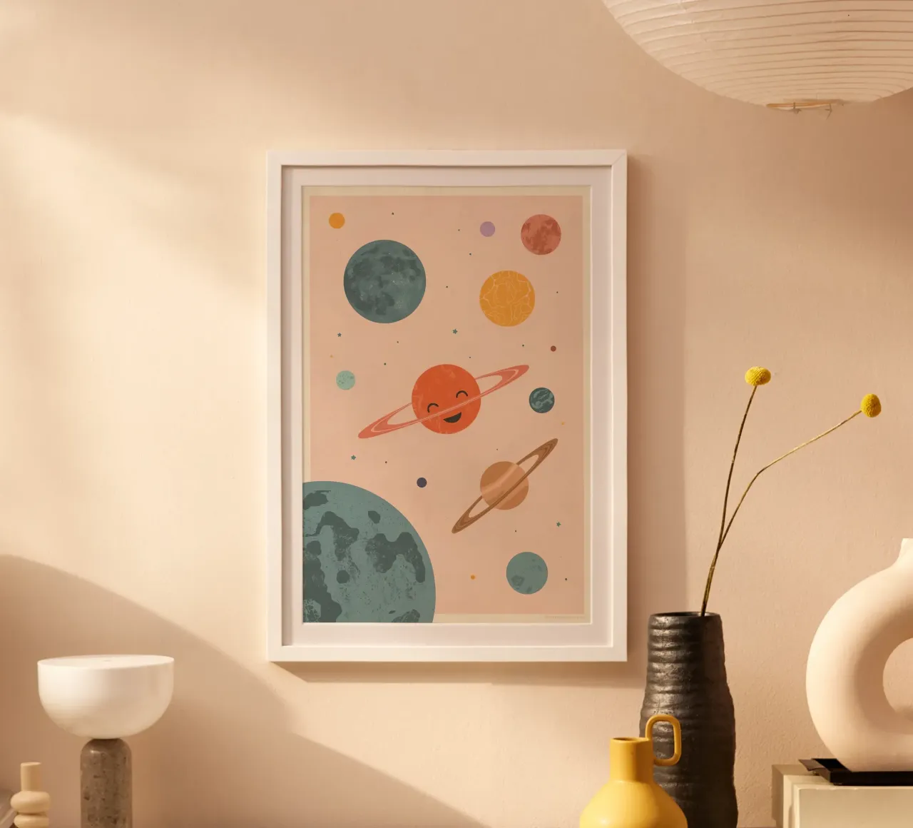 Pianeti con anelli e stelle su sfondo color pesca poster da DesignDoodle