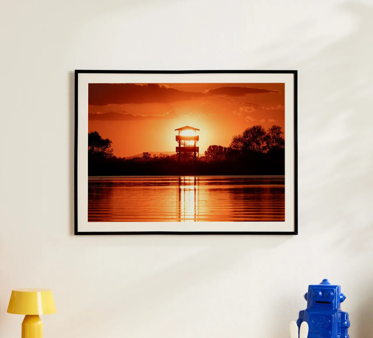 Tramonto sulla torre panoramica poster con telaio in plastica da anderm