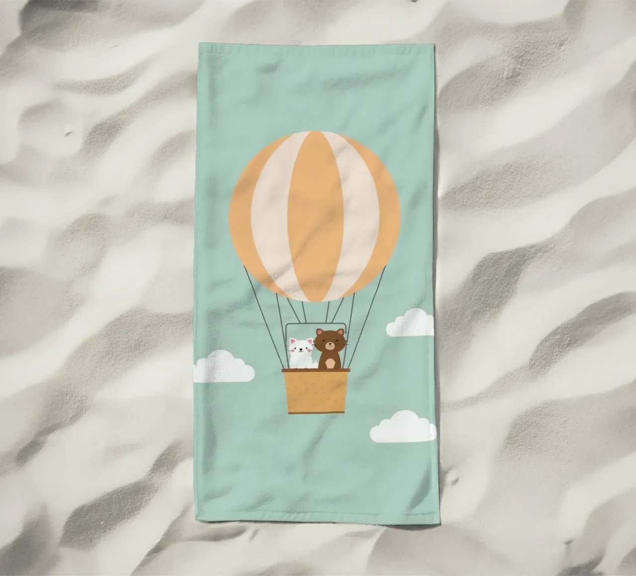 Orso e gatto simpatici e divertenti in mongolfiera telo mare da DesignDoodle