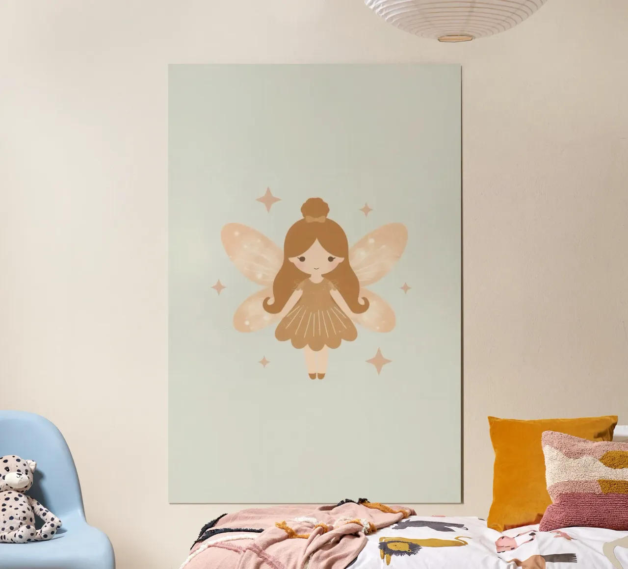 Fata carina dei cartoni animati con ali e stelle poster con telaio in legno da DesignDoodle