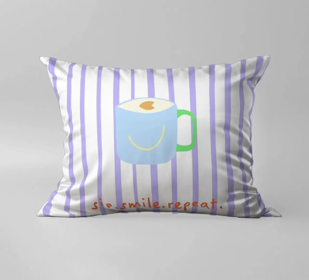 sip.smile.repeat. (Verfügbar in 2 Farbvarianten) cuscino da FRICKE DESIGN