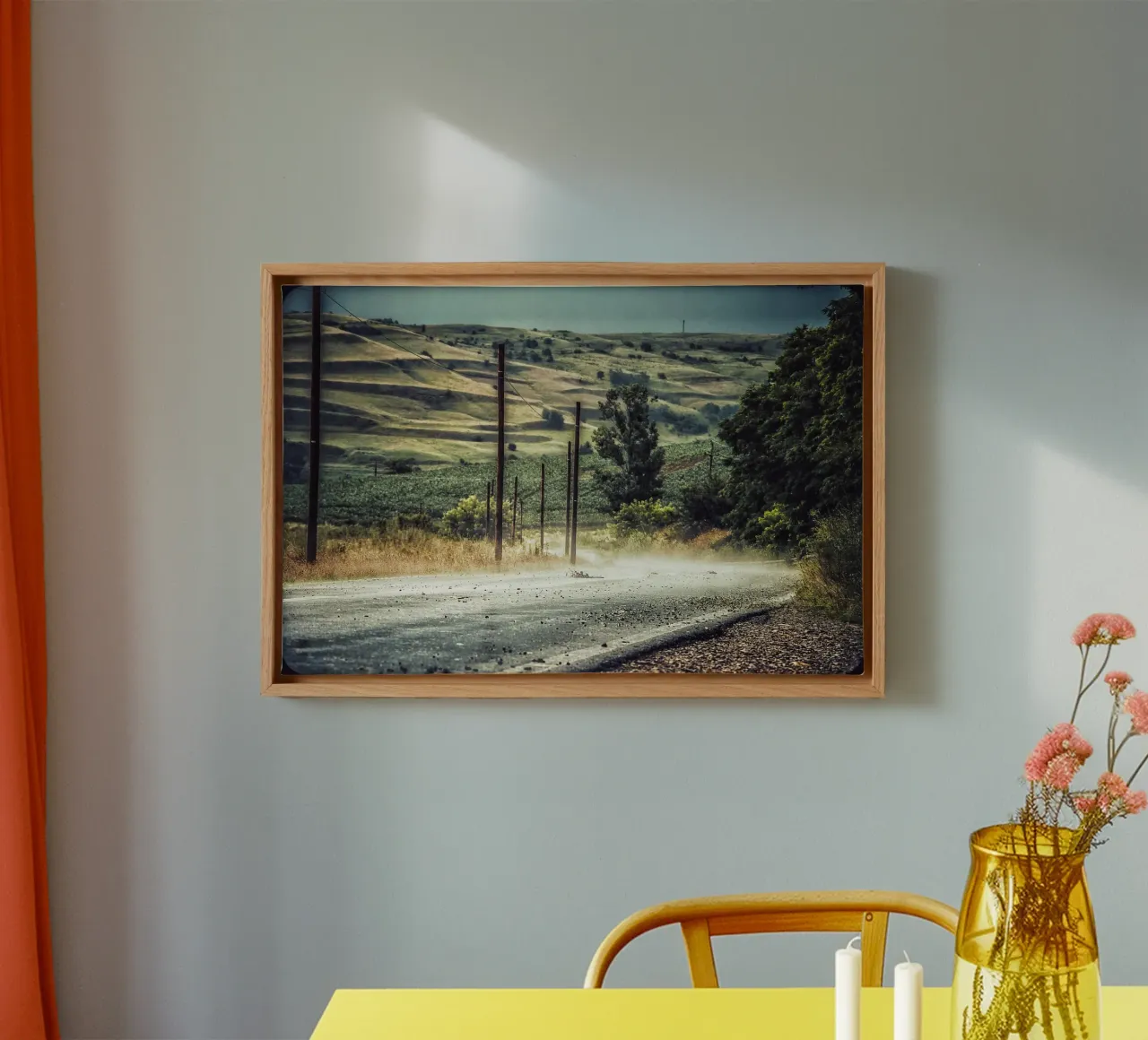 The Empty Curve - Staub, Licht und Stille Leinwand mit Schattenfugenrahmen von jay