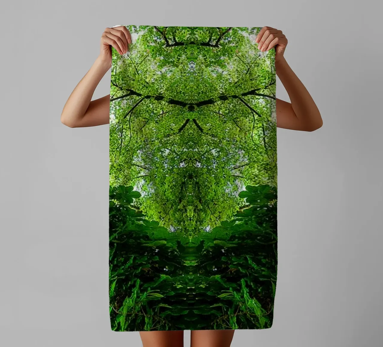 Symmetrie van smaragdgroene boom - Abstracte kunstdruk badhanddoek van jay
