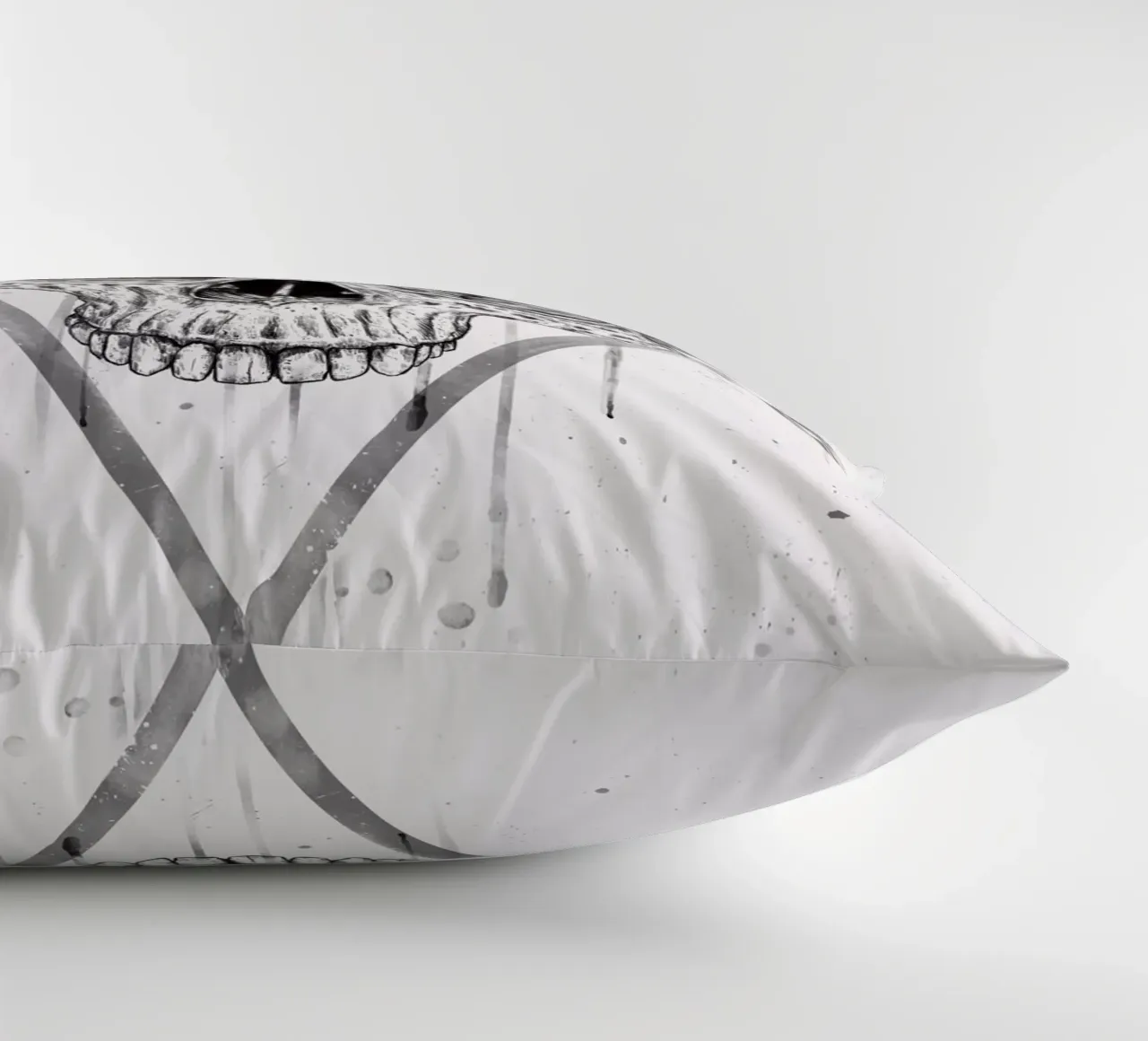 Skull in a triangle (b&w) cuscino da Balazs Solti